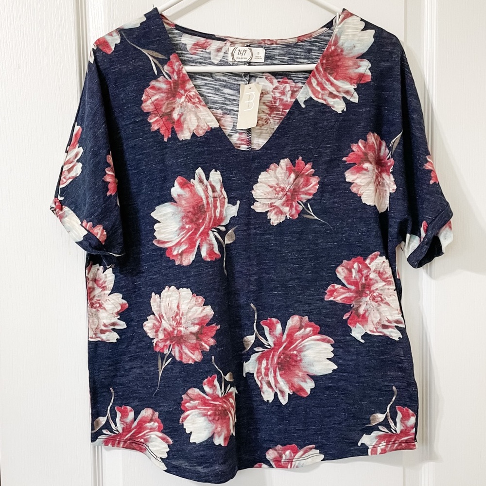 24/7 Maurices Navy Floral Short Sleeve Top Size S